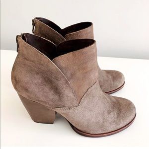 Kork-Ease Castaneda Suede Ankle Booties Sz 8